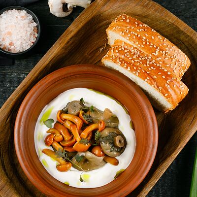 Грибы лесные с копченой сметаной в Славянский базаръ по цене 750 ₽