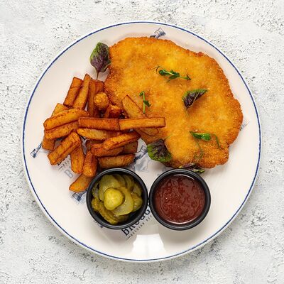 Хрустящий cвинoй шницель в Brugge по цене 790 ₽