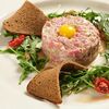 Тартар из говядины с рукколой и соусом шалот в Four по цене 850
