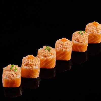 Роллы Филадельфия Spicy в Crazy Brothers по цене 720 ₽