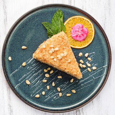 Медовик с заварным кремом в Мука по цене 570 ₽