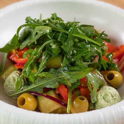 Греческий салат с кремом из сыра фета в Just Residence по цене 790 ₽