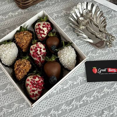 Клубника в шоколаде набор 9 ягод №2 в GREATBERRY по цене 2590 ₽