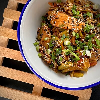 Удон с курицей, овощами в соусе терияки в Бекки бар по цене 490 ₽