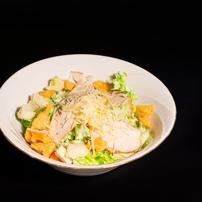 Цезарь с курицей в Food by Panda по цене 299 ₽