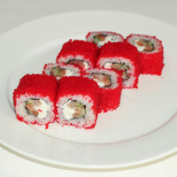 Ролл Калифорния с копченым лососем и сливочным сыром в Гиро-пицца