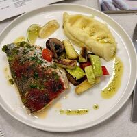 Филе дорадо, томленное в Просекко, с овощами и соусом Лугано в Чикетти