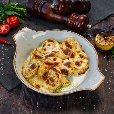 Сибирские пельмени, запеченные под сыром с трюфельной пастой в КРЫША по цене 1310 ₽