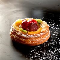 Дениш с фруктами в French bakery