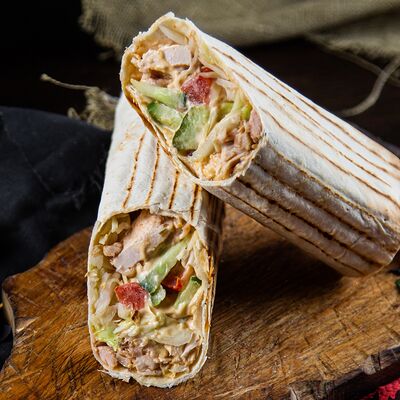 Греческая с курицей в Shawarma Craft по цене 449 ₽