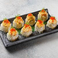 Запеченный ролл с креветкой, снежным крабом и такуаном в Benshi