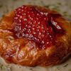 Рыбный пирог с икрой и соусом из дикоросов в MANUL по цене 1950