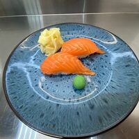 Суши с лососем в Hiro суши-бар