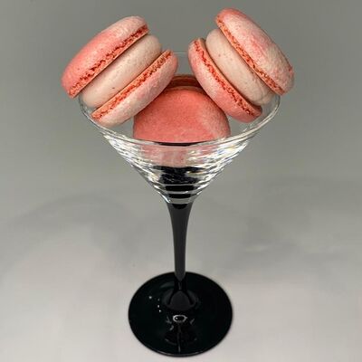 Макарон клубника в Mindal store&cafe по цене 300 ₽