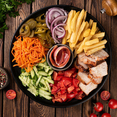 Шаверма на тарелке с беконом в Кухня 91 по цене 576 ₽