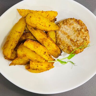 Картофель запеченный и котлета куринаяв Рябинушка по цене 475 ₽