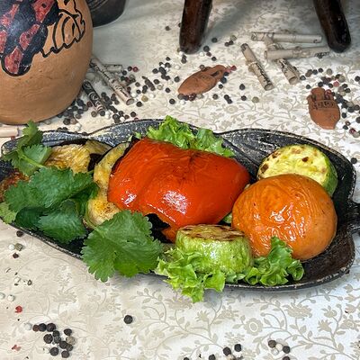 Овощи по-кавказски в Хинкали vs Хачапури по цене 580 ₽