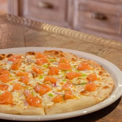 Пицца с лососем в Поль Бейкери по цене 1000 ₽