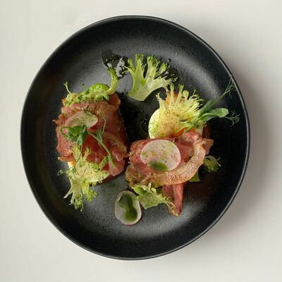 Картофельный рости с яйцом пашот и подкопченым лососем в Jesstaurant по цене 570 ₽