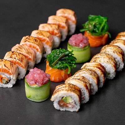 Сет для двоих в Godzilla sushi по цене 3450 ₽