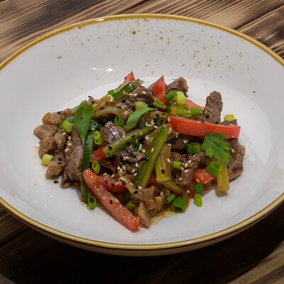 Салат из говядины в азиатском стиле в Ресторан Мангал по цене 800 ₽