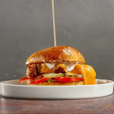 Бургер с куриным шницелем в Гастробар DOM по цене 750