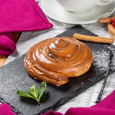 Улитка с изюмом и корицей в Поль Бейкери по цене 160 ₽