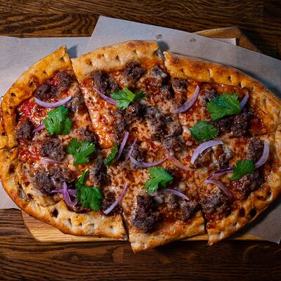 Пиде с говядиной и гранатовым соусом в Рога Лося по цене 430 ₽