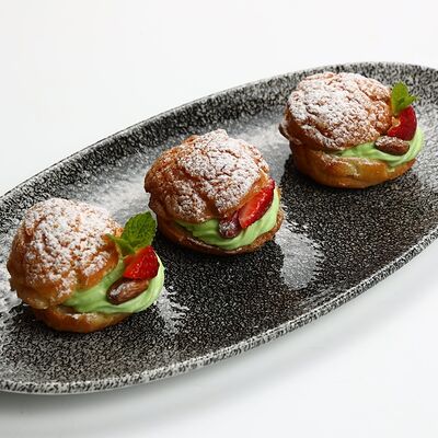 Пирожное Шу с фисташковым кремом в Сытый кит по цене 540 ₽