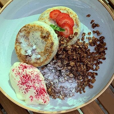 Творожники с гранолой в ILZI по цене 540 ₽