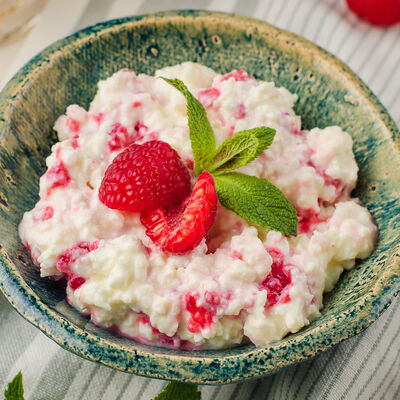 Домашний творог с малиной в Маймун по цене 390