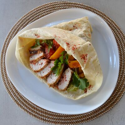 Гриль-салат с индейкой в Гостиный дворик по цене 650 ₽