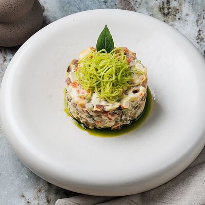 Оливье с говядиной в Альбатрос по цене 560 ₽