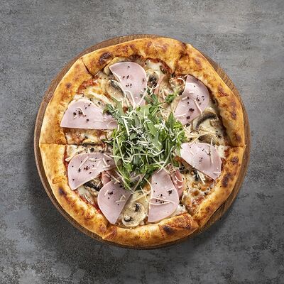 Пицца Ветчина и грибы в Урюк по цене 770 ₽