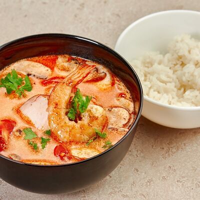 Том Ям с тигровыми креветками и курицей в Том ям и Поке по цене 489 ₽