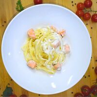 Феттуччине с лососем и креветками в Restoran Chef