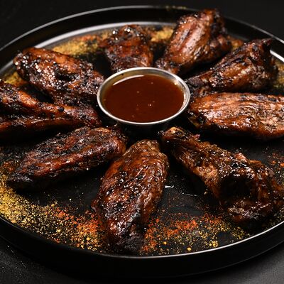 Куриные крылышки из смокера в American BBQ по цене 70 р.