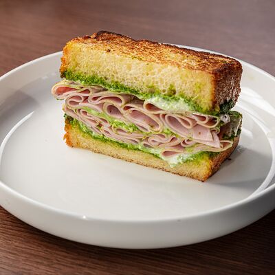 Сэндвич Кацу-сандо с мортаделлой в Nautilus по цене 1760 ₽