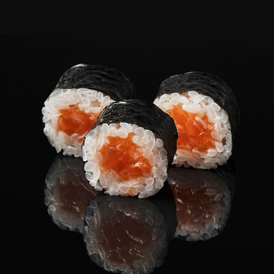 Ролл лосось в Аматера Суши по цене 310 ₽
