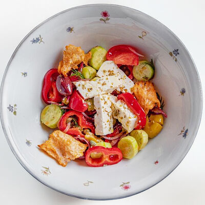 Греческий салат в Ava bistro по цене 980 ₽