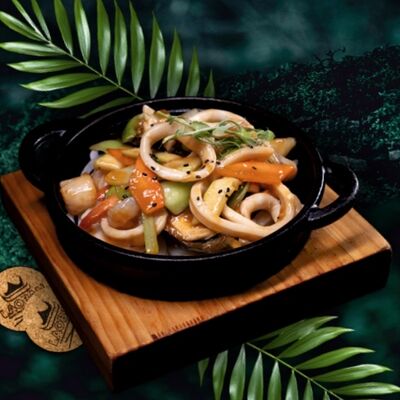 Морепродукты на чугуне в LAOBAN по цене 1890 ₽