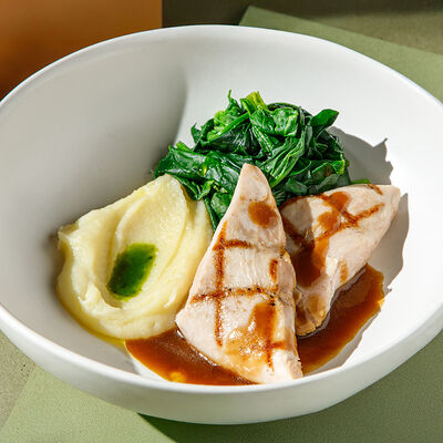 Куриная грудка с картофельным пюре в М2 Органик Клуб Патриаршие по цене 990 ₽