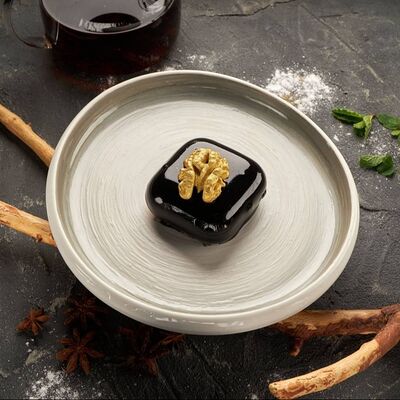 Муссовое шоколадное пирожное в Инжир по цене 390 ₽