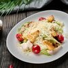 Салат Цезарь с курицей в Кухня МОМО по цене 483