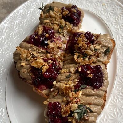 Куриный паштет с брусникой и фундуком в ЗоЗо по цене 395 ₽