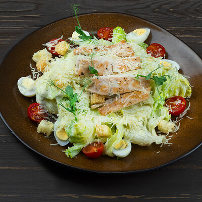 Цезарь с пикантной курицей в Леон по цене 490 ₽