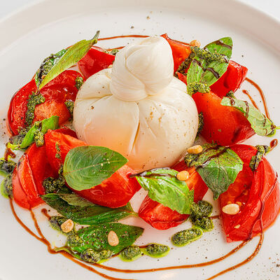 Буррата с томатами в Morricone pizza & wine по цене 980 ₽