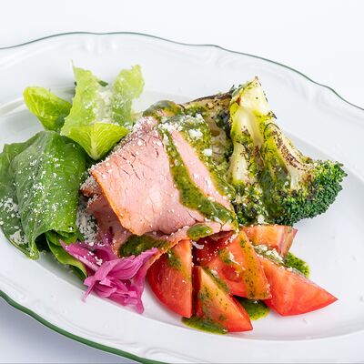 Салат с ростбифом в Lilian's cafe по цене 690 ₽