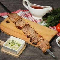 Шашлык из cвинoй шеи в Steak Mafia