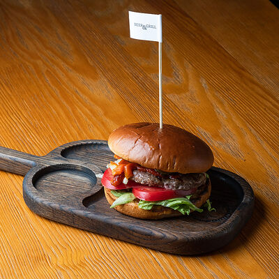 Чипотле-бургер в Beer & Grill по цене 800 ₽